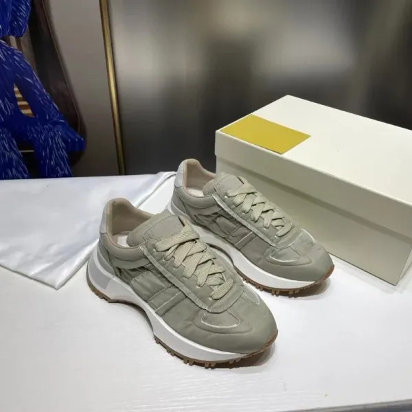 Off-White Diagonal Arrow Sneakers Beige Chunky Sneakers - 22
