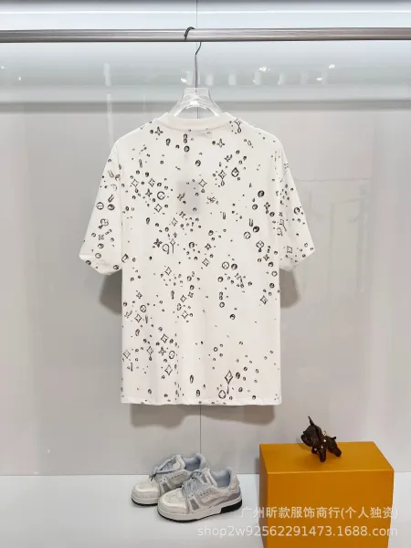Louis Vuitton Monogram V Logo Black T-Shirt - 9