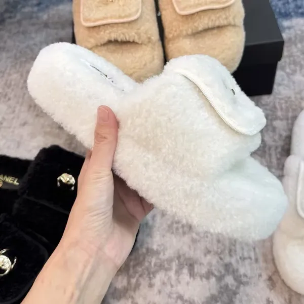 UGG Fluff Slide Beige Shearling Slippers - 6