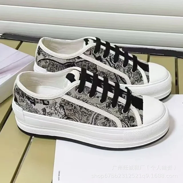 Unbranded Sneakers Low-top lace-up platform canvas with embroidered letter-pattern panels product detail image 11