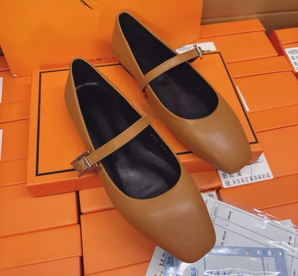 Hermès Mary Jane Flat in Tan Leather - 6