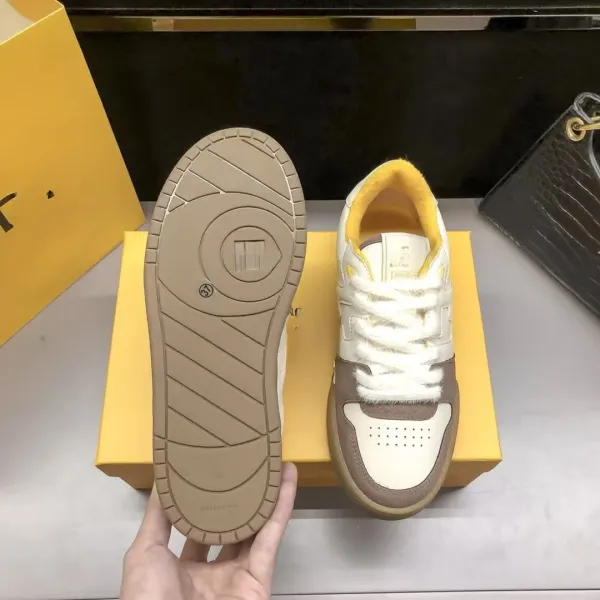 Fendi FF Logo Low-Top Sneakers White Beige Shearling-Lined Sneakers - 10