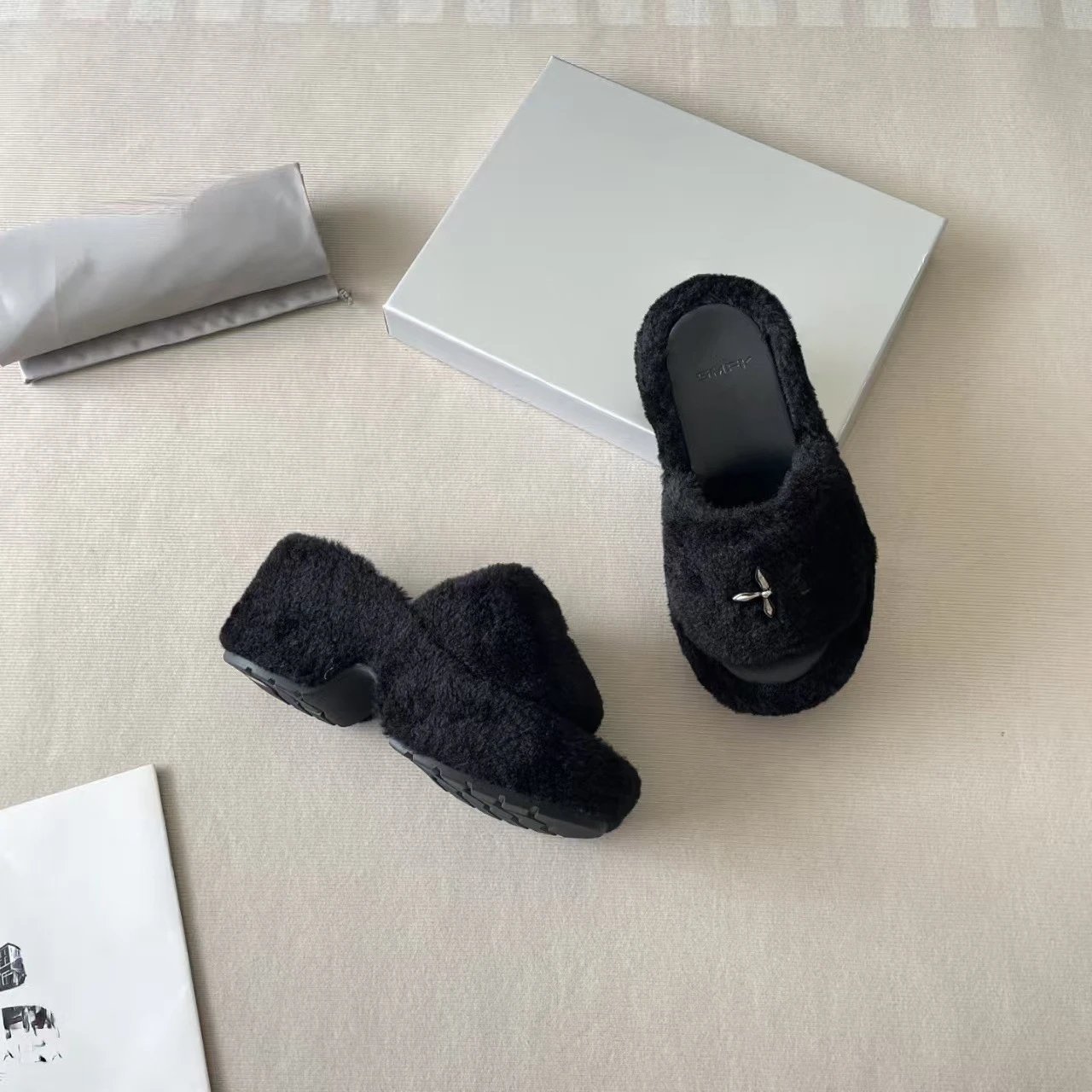 UGG Fluff Slide White Faux Fur Slippers - 9