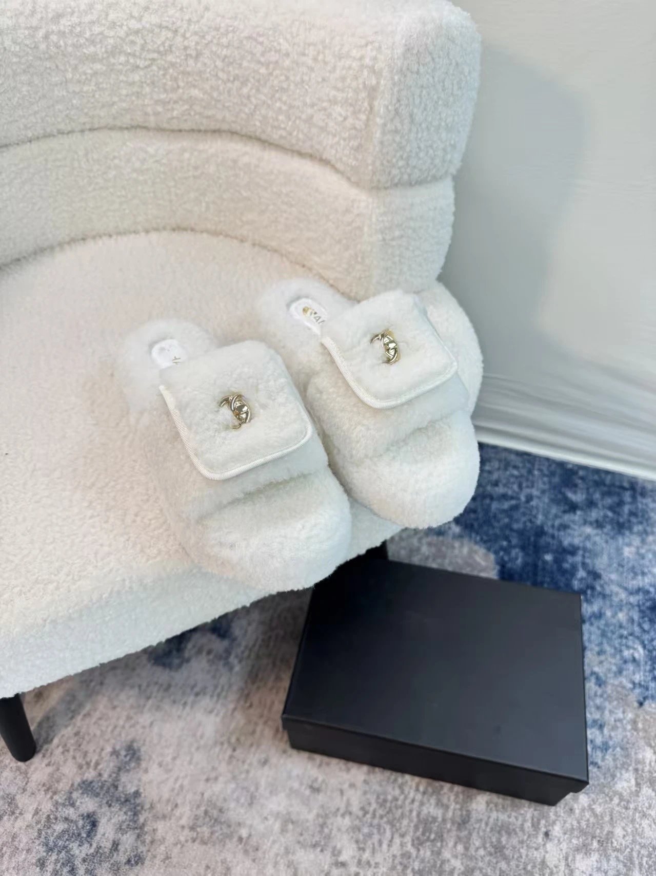 UGG Fluff Slide Beige Shearling Slippers - 8