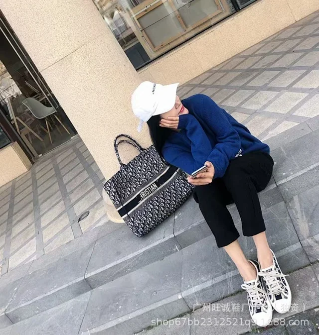 Unbranded Sneakers Low-top lace-up platform canvas with embroidered letter-pattern panels product detail image 3