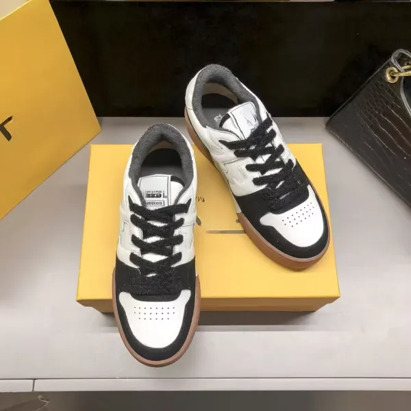 Fendi FF Logo Low-Top Sneakers White Beige Shearling-Lined Sneakers - 3