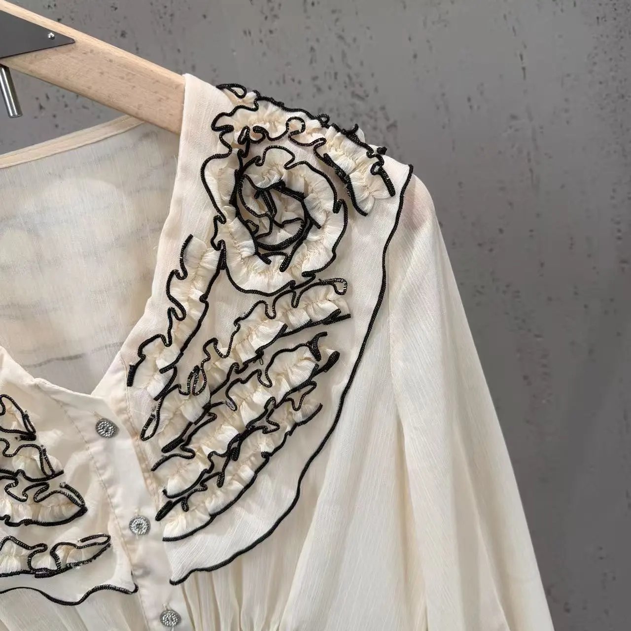 Saint Tears Embroidered Floral Collar Blouse in Cream with Black Ribbon - 9