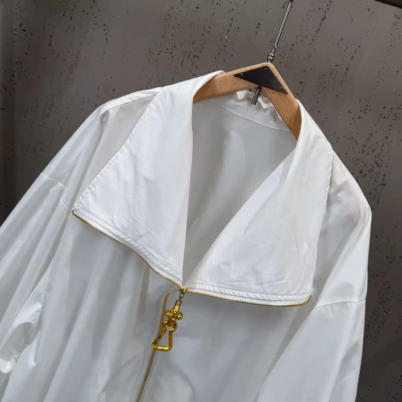 Off-White Zip-Up Windbreaker White Outerwear - 10
