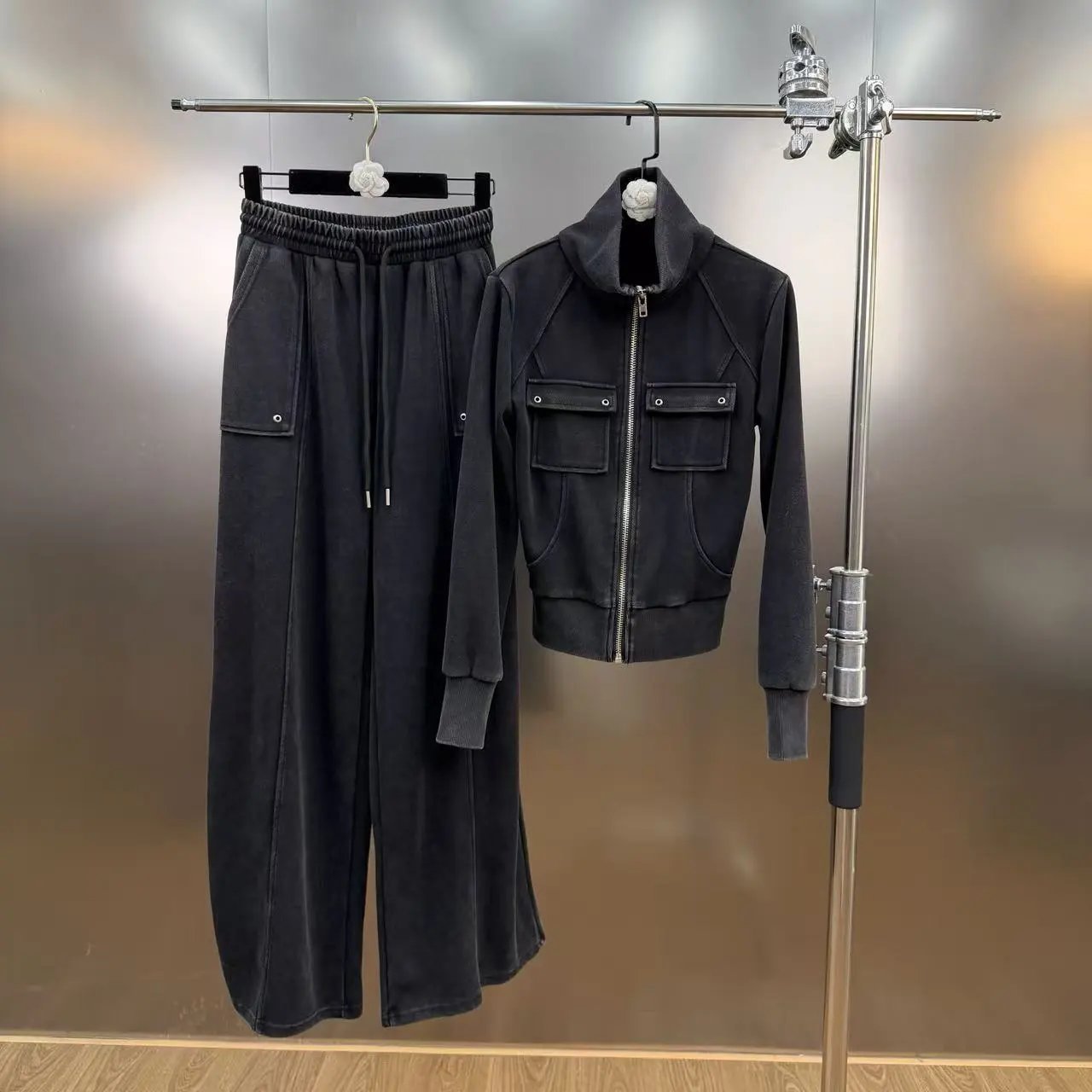 Gallery Dept. Utility Zip-Up Jacket and Wide-Leg Sweatpants Set in Light Gray and Black - 4