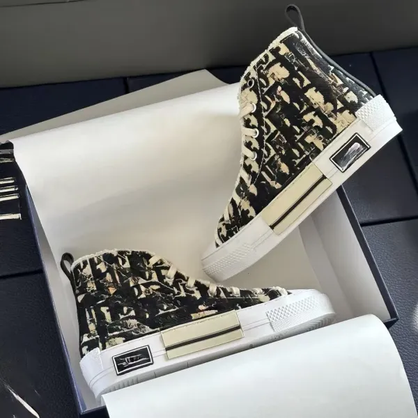Off-White Diagonal Stripe Low-Top Sneakers in Beige Lace Embroidery - 5