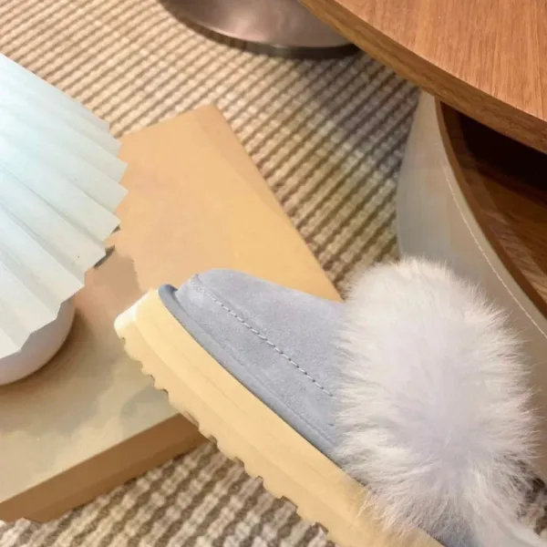UGG Fluff Platform Slippers Beige Faux Fur Slippers - 9