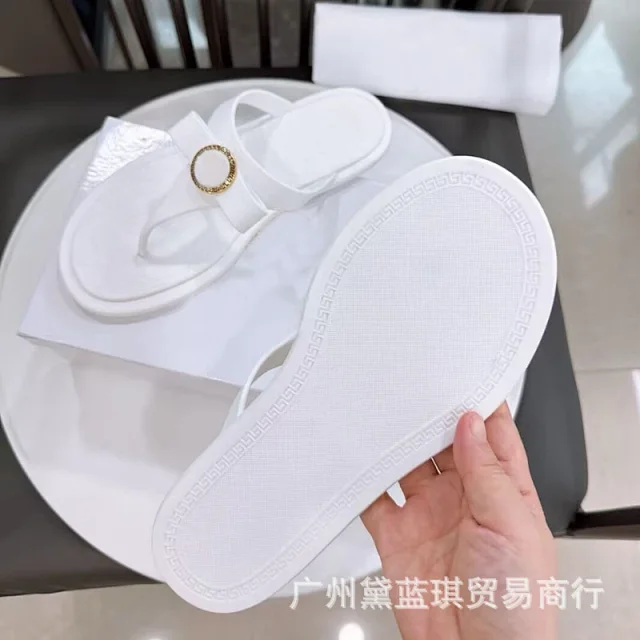 Unbranded Slippers Thong with embossed floral footbed and round medallion detail product detail image 4