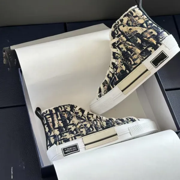 Off-White Diagonal Stripe Low-Top Sneakers in Beige Lace Embroidery - 7