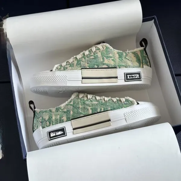 Off-White Diagonal Stripe Low-Top Sneakers in Beige Lace Embroidery - 12
