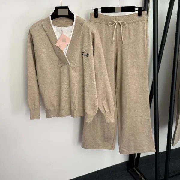 Design V-Neck Knit Sweater and Wide-Leg Sweatpants Set Gray Casual Set - 4