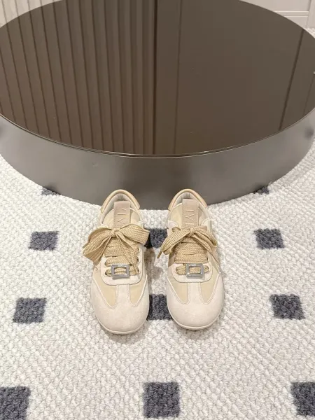 Maison Margiela Tabi Sneakers Beige Suede Sneakers - 3