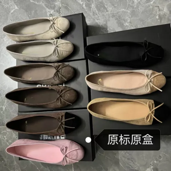 Miu Miu Bow-Embellished Suede Loafers Pink - 3