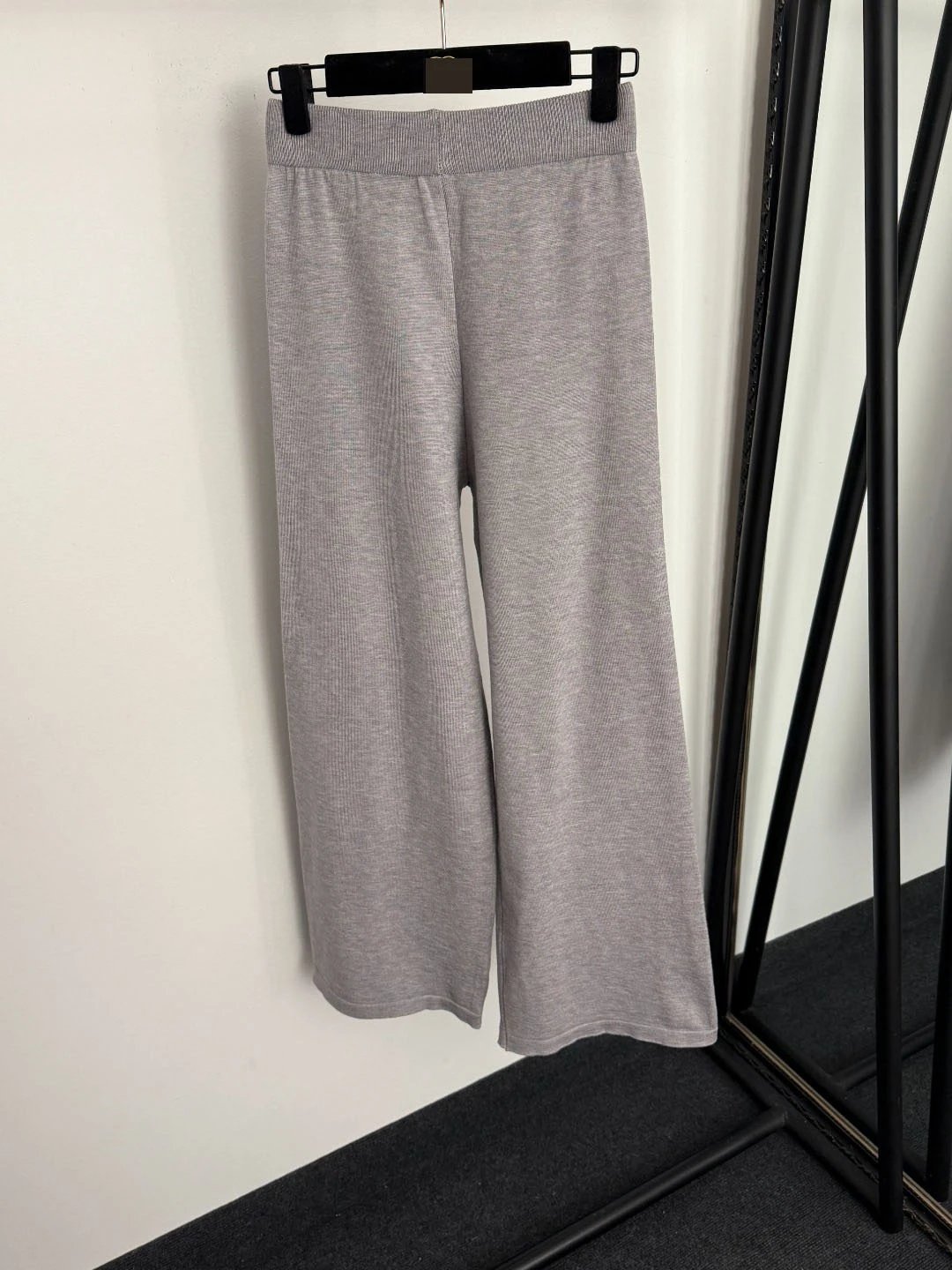 Design Ribbed Knit V-Neck Top and Wide-Leg Pants Set Black - 9
