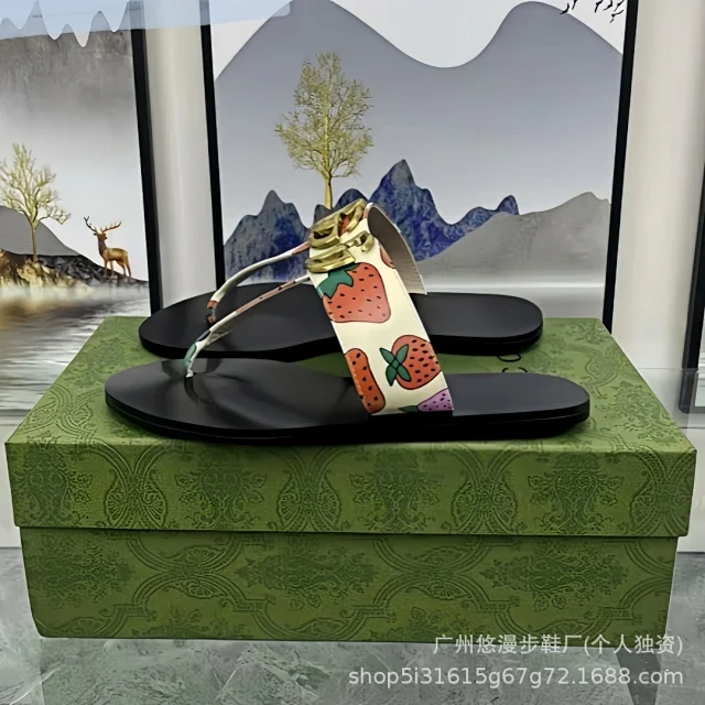 Gucci Sandals Double G buckle thong product detail image 6