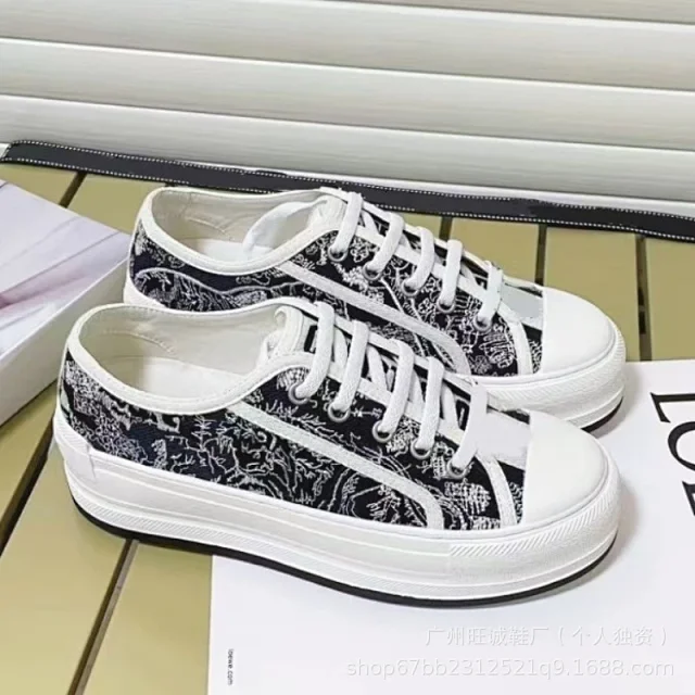 Unbranded Sneakers Low-top lace-up platform canvas with embroidered letter-pattern panels product detail image 12