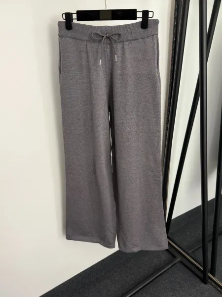 Design V-Neck Knit Sweater and Wide-Leg Sweatpants Set Gray Casual Set - 8