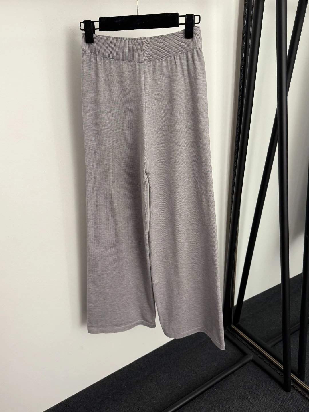Design Ribbed Knit V-Neck Top and Wide-Leg Pants Set Black - 10
