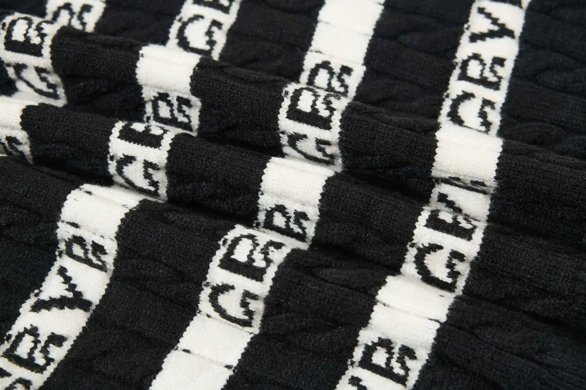 GRA Logo Stripe Ribbed Knit Sweater White/Gray - 18