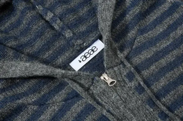 Design Striped Cropped Hoodie in Sage Green and Beige - 38