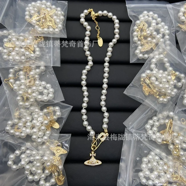 Vivienne Westwood Jewelry Pearl Orb Pendant Necklace product detail image 25