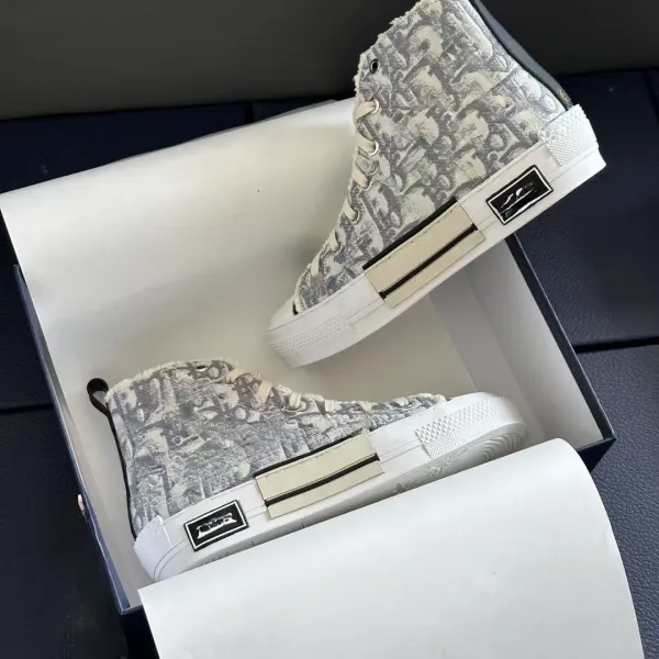Off-White Diagonal Stripe Low-Top Sneakers in Beige Lace Embroidery - 4