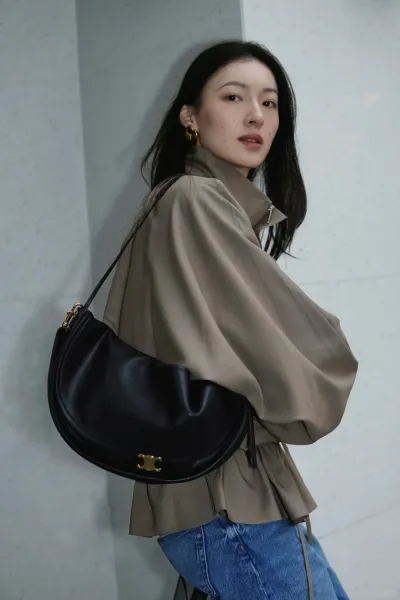 Celine Triomphe Saddle Bag Black Leather Shoulder Bag - 8