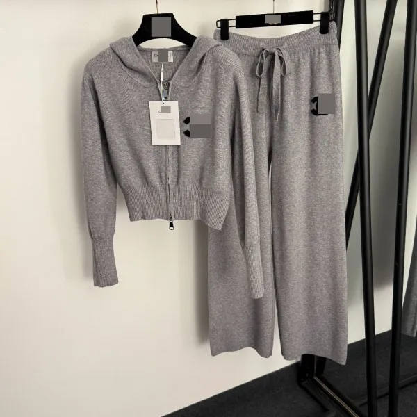 Chanel Knit Hooded Cropped Sweater and Wide-Leg Sweatpants Set Gray - 4