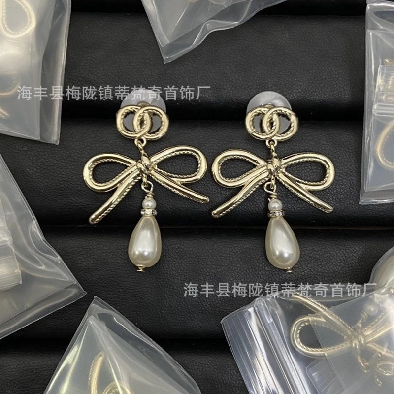 Gucci-inspired Bow Knot Pearl Drop Earrings Gold