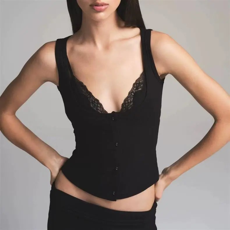 GRA Lace-Trim Ribbed Button-Front Crop Top Red - 4