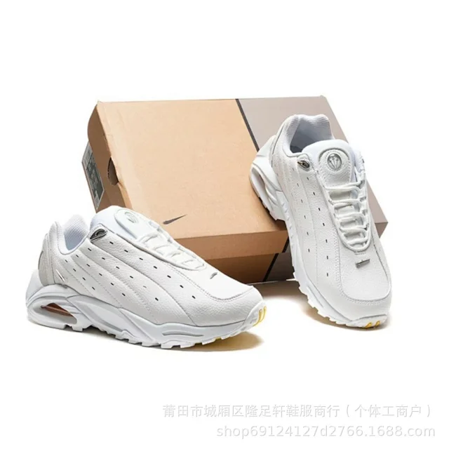 Nike Sneakers Low-Top Chunky with Perforated Upper and Cutout Heel Sole product detail image 3