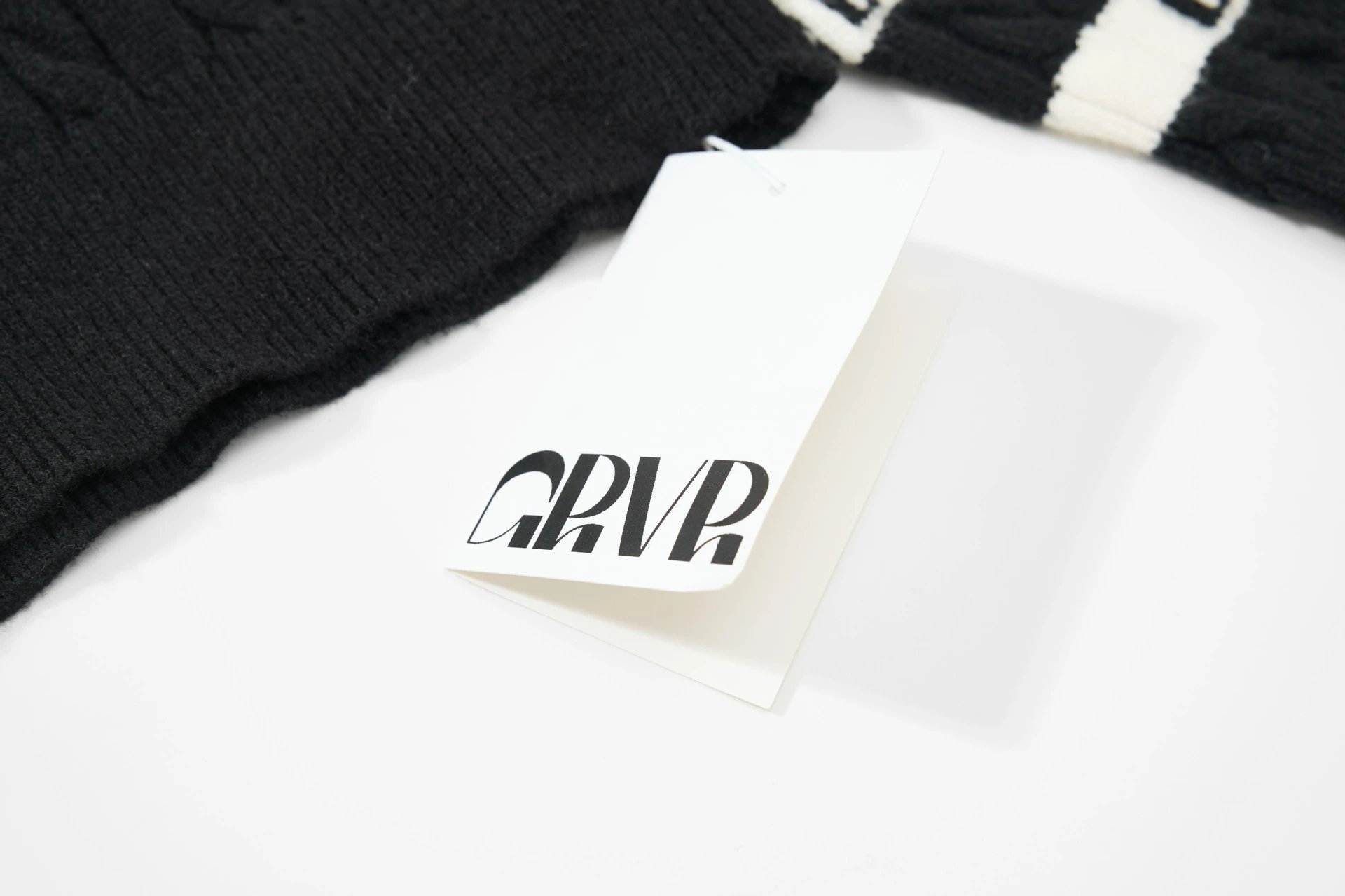 GRA Logo Stripe Ribbed Knit Sweater White/Gray - 15