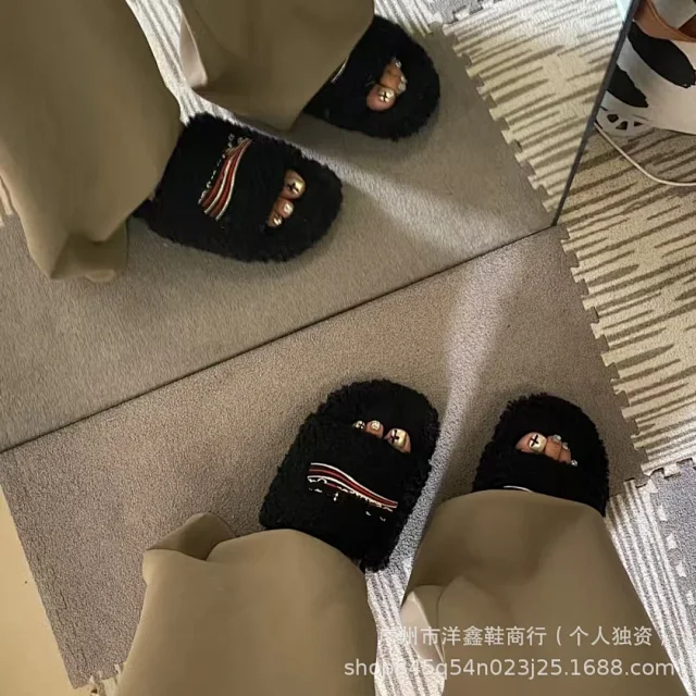 Miu Slippers Teddy-Fleece Logo Embroidered Slide product detail image 2