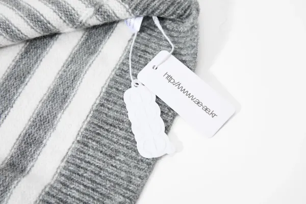 Design Striped Cropped Hoodie in Sage Green and Beige - 32