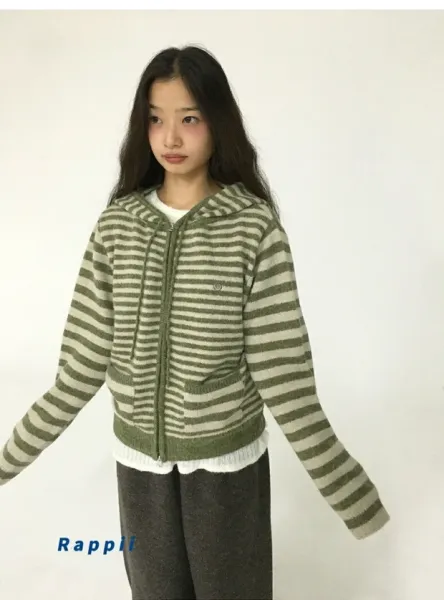 Design Striped Cropped Hoodie in Sage Green and Beige - 48
