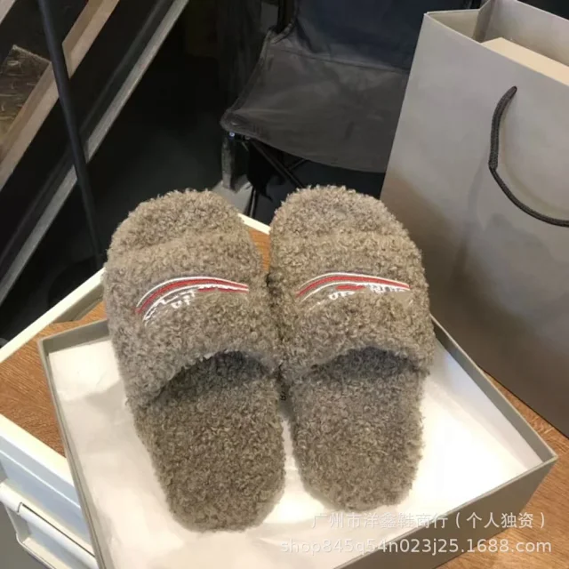 Miu Slippers Teddy-Fleece Logo Embroidered Slide product detail image 18