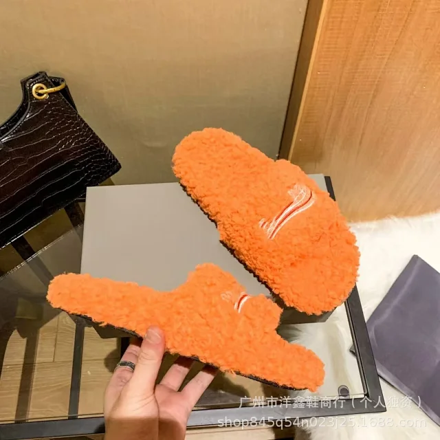 Miu Slippers Teddy-Fleece Logo Embroidered Slide product detail image 31