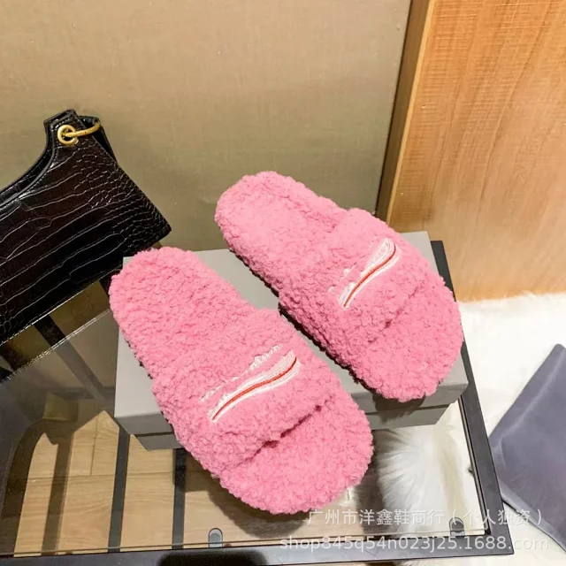 Miu Slippers Teddy-Fleece Logo Embroidered Slide product detail image 23