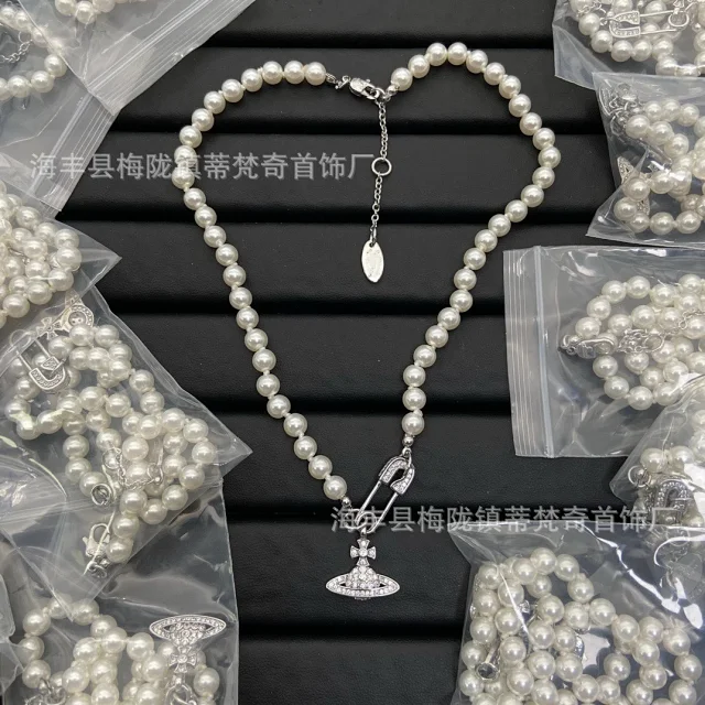 Vivienne Westwood Jewelry Pearl Orb Pendant Necklace product detail image 11