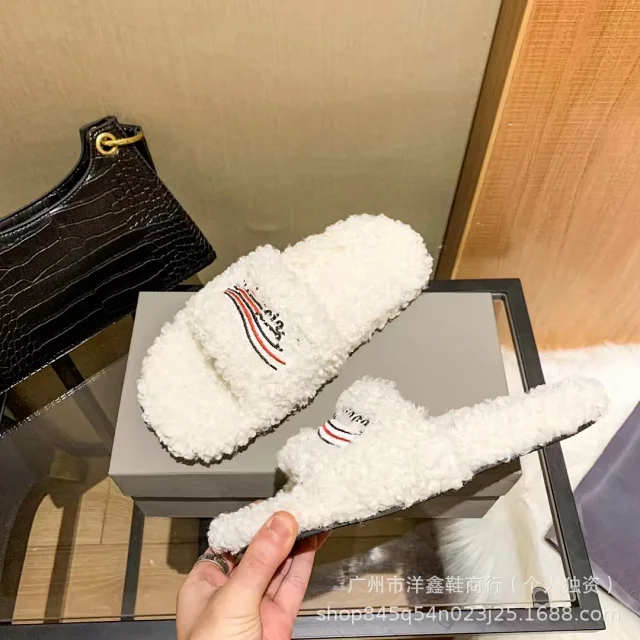 Miu Slippers Teddy-Fleece Logo Embroidered Slide product detail image 14