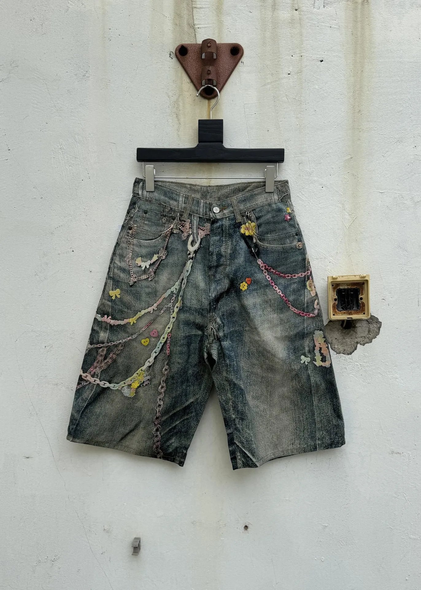Unbranded Jeans Wide-Leg Chain Graphic — AC1 Candy Shorts 1981M
