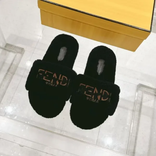 Fendi Fur Slide Slippers White - 4