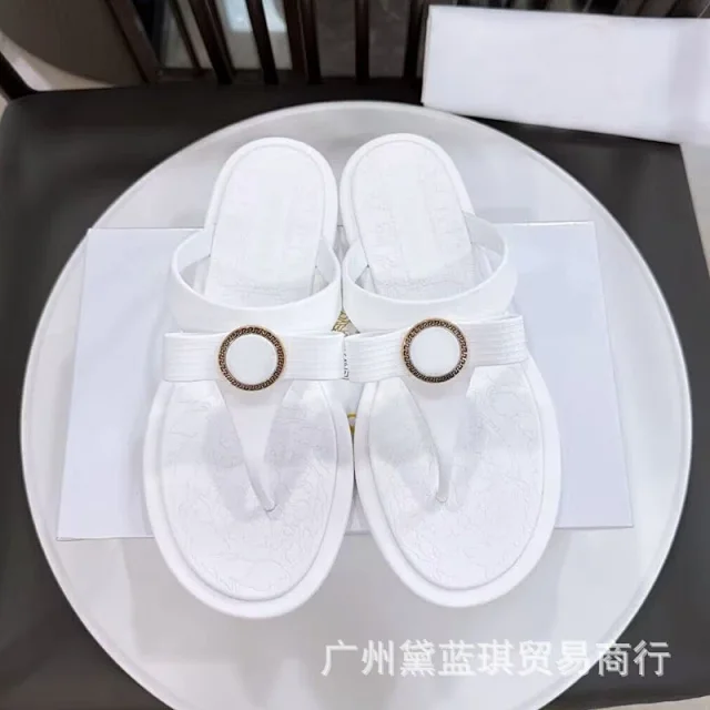 Unbranded Slippers Thong with embossed floral footbed and round medallion detail product detail image 3