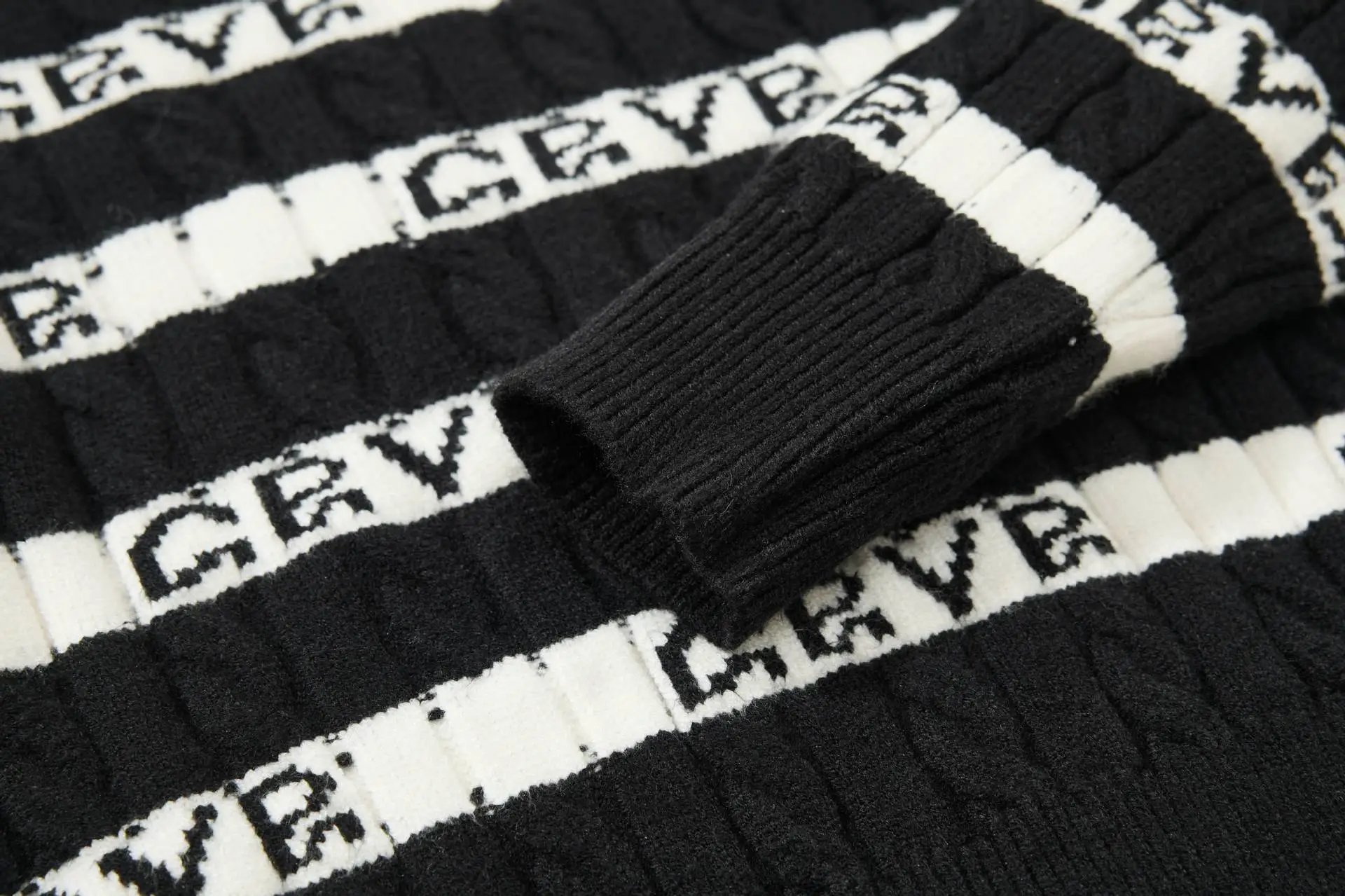 GRA Logo Stripe Ribbed Knit Sweater White/Gray - 14