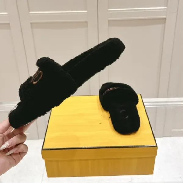 Fendi Fur Slide Slippers White - 7