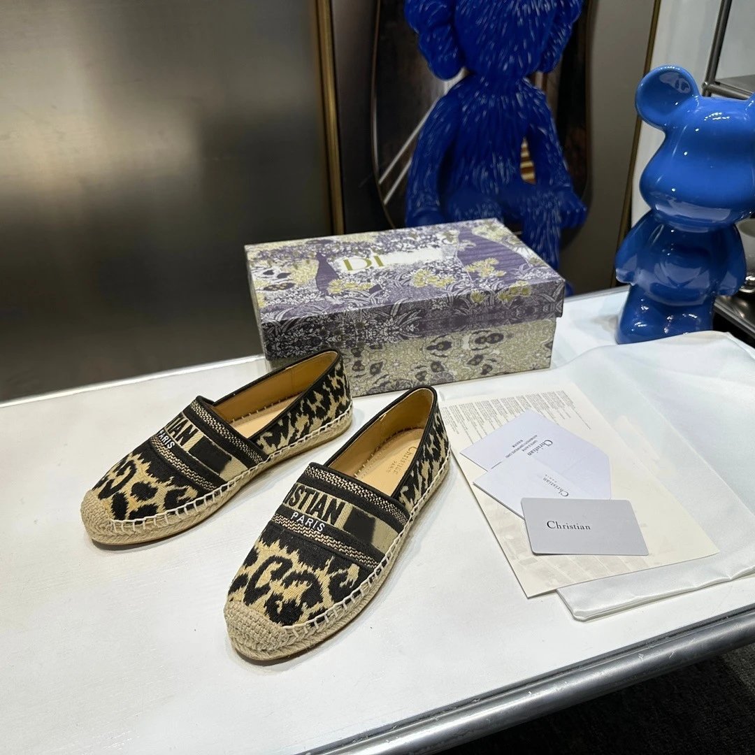 Dior Jardin d'Hiver Espadrilles White Embossed Canvas Loafers - 9